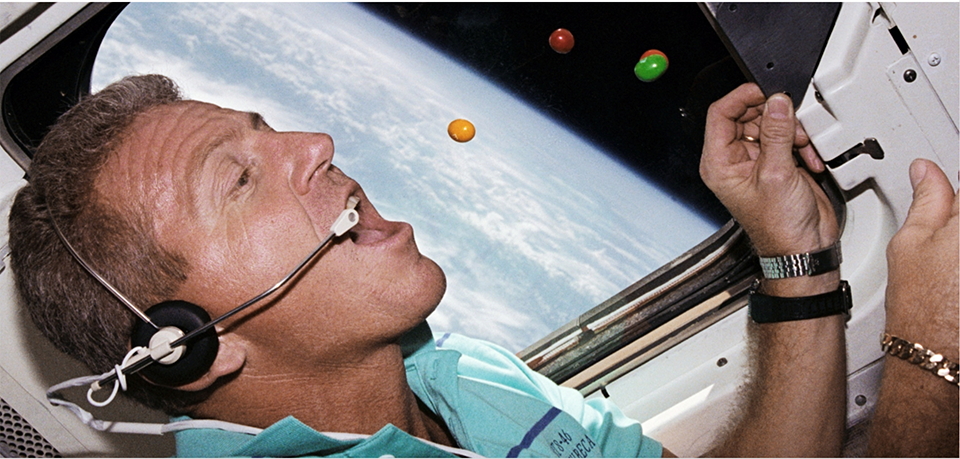 Astronauts-Eating-M&Ms